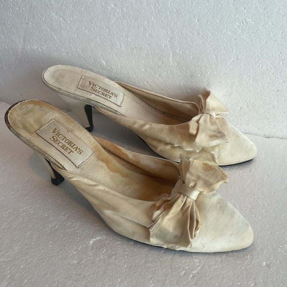 Vintage Victoria’s Secret gold label heels bows boudoir satin white size 7 8 7.5 - Picture 3 of 9